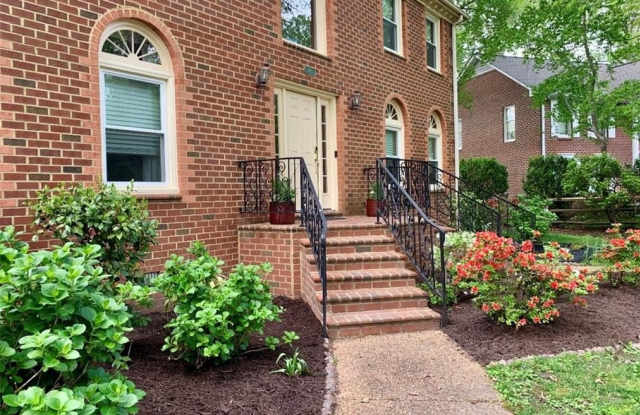 805 De La Fayette Court