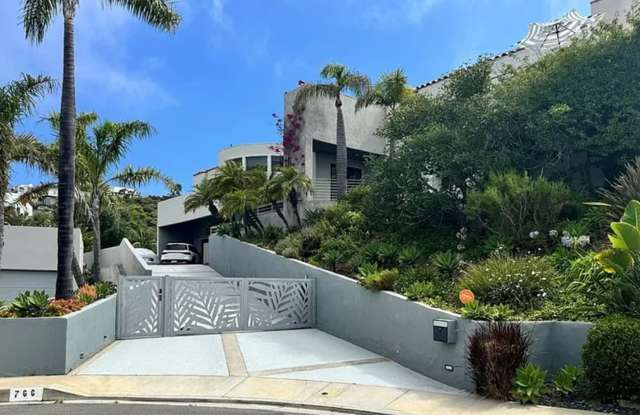 Azari PM-Juccuzi- half acre luxurious landscape-fully chic furniture - massive lot , 18 fruit tree - Juccuzi - short term or long term - furnished or unfurnished - Massive Lot, Private Cul-de-sac location, Ocean Views Grandeur