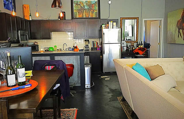 Urban Living- One bedroom/1Bath Flat- Unique Design- Great Location