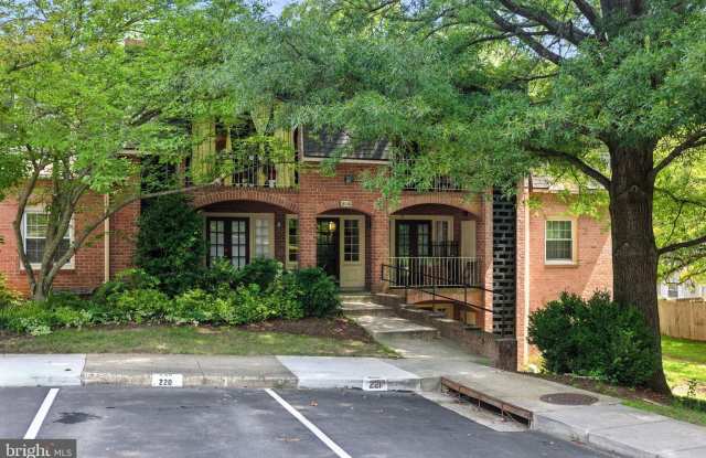 8110-D COLONY POINT ROAD