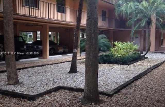 450 Commodore Dr