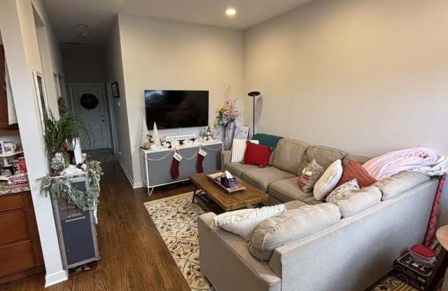 1644 N Hermitage Avenue unit: 2R