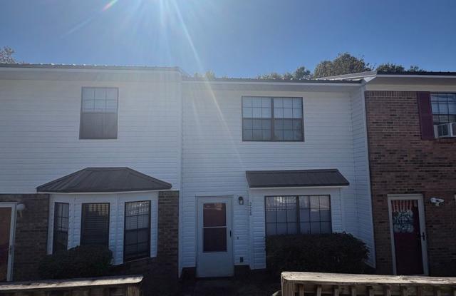 Daleville!   Close to the FT.  Rucker Gate!!!    LVP DOWNSTAIRS