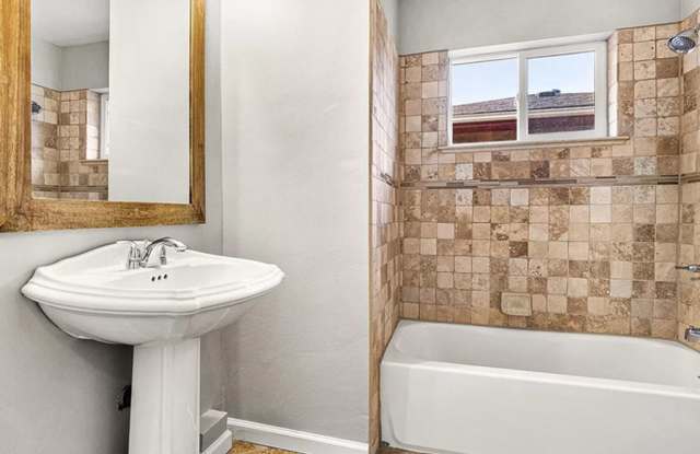 Photo of Furnished 3 bedroom 1 bathroom apartment