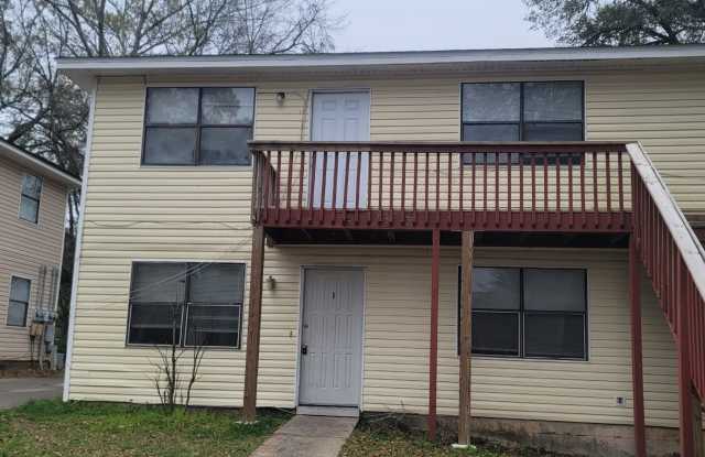 Photo of CUTE  Walkable 2/1 w/ Tile Floors, Washer/Dryer,  Shared Fenced Yard Avail January 7th for $975/month! Bike to FSU or TCC!