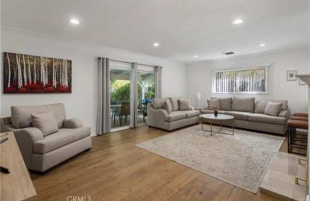 22335 Kittridge Street