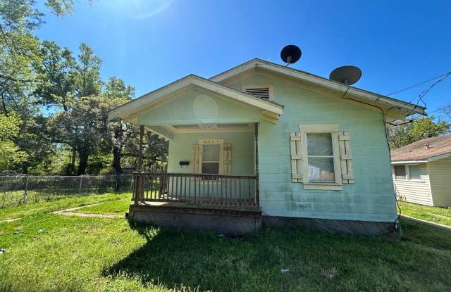 Large 2 Bedroom Shreveport Home