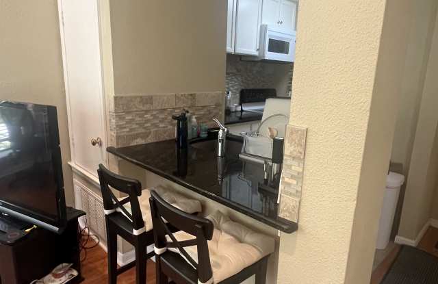 712 W 21st St Apt 201
