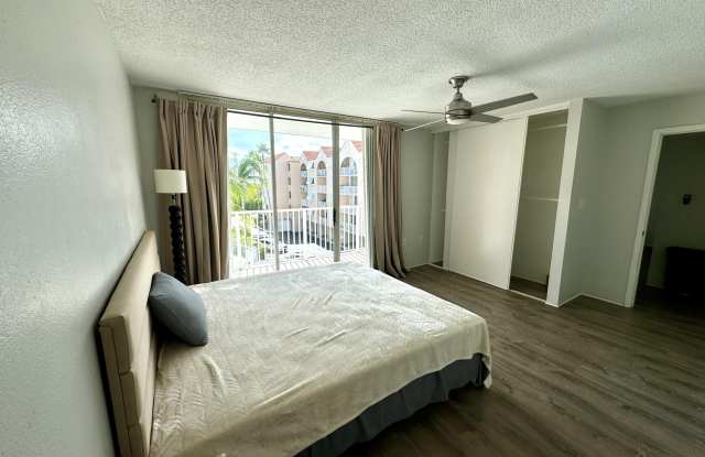 3930 S Roosevelt Boulevard