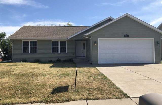 1249 W 61ST Street - 1249 West 61st Street, Davenport, IA 52806