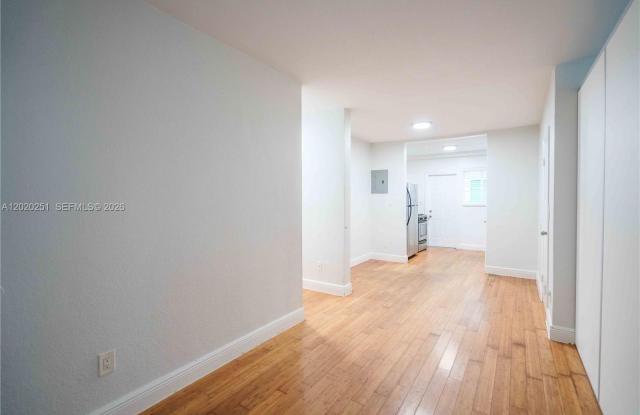 7325 Carlyle Ave