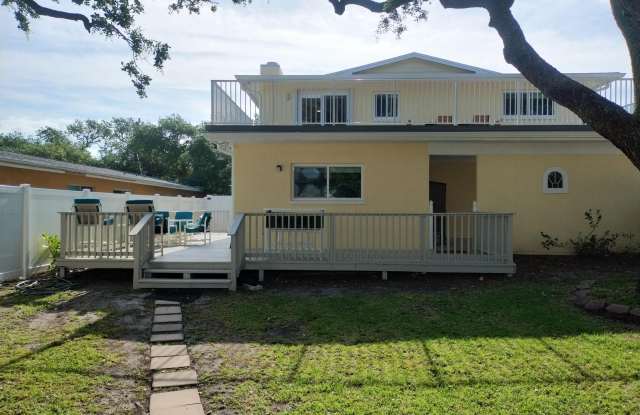 Photo of 233 S Brevard Avenue