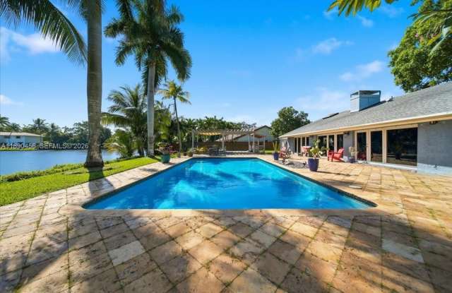 960 Bayberry Point Dr