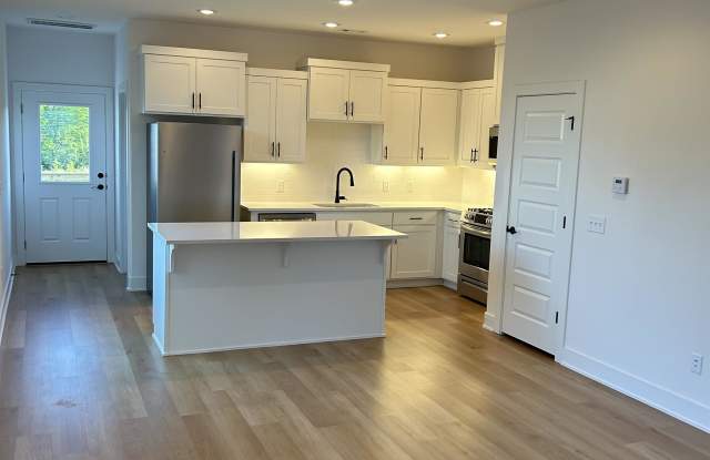 Photo of 1623 West Stone Street - 3