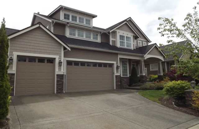 Stunning large 3 bedroom plus bonus rooms is a must see! Available now!