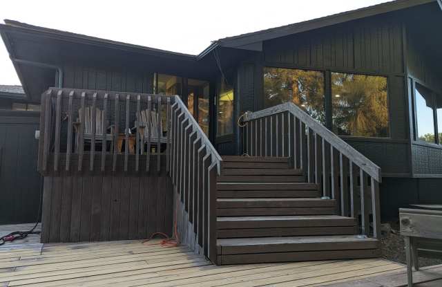 250 NW Sunrise Drive