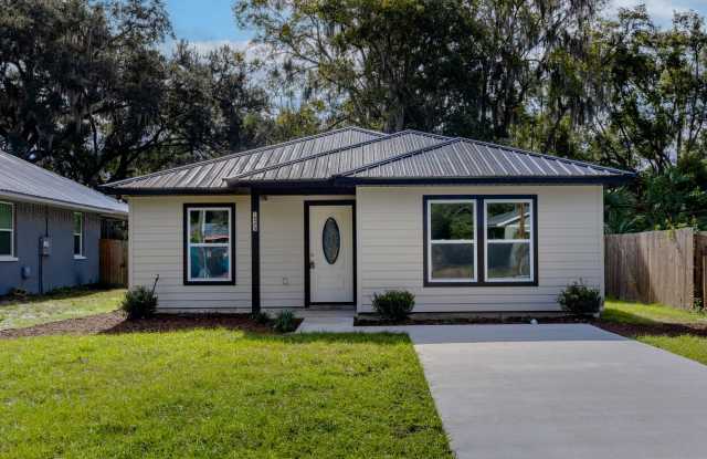 Photo of Spacious 4BR/2BA Home in Gainesville’s Heart