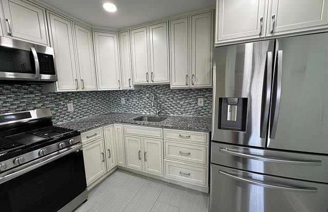 374 CATOR AVE