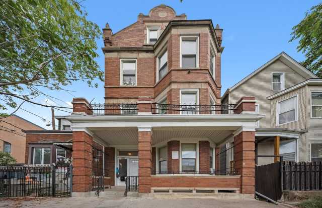 1908 W 48th Street unit: 1R