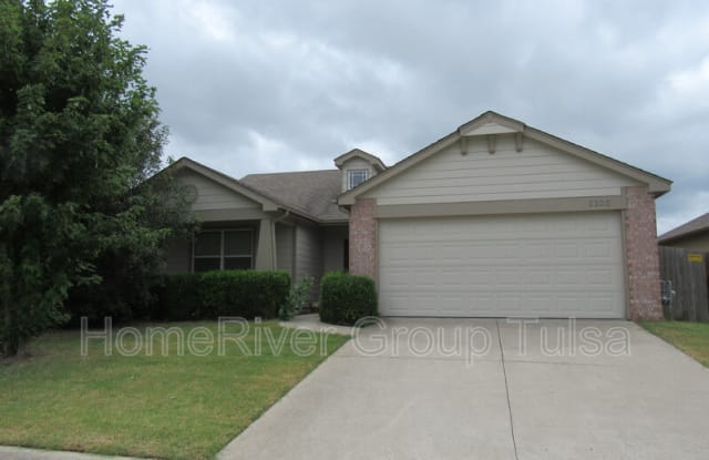 2205 E Concord St - 2205 East Concord Street, Broken Arrow, OK 74012