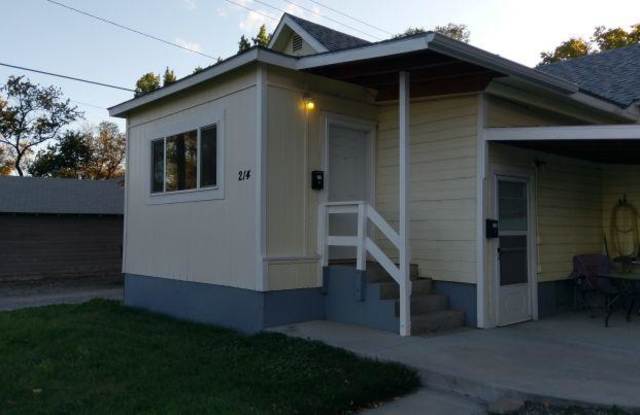 214 1/2 8th St. West