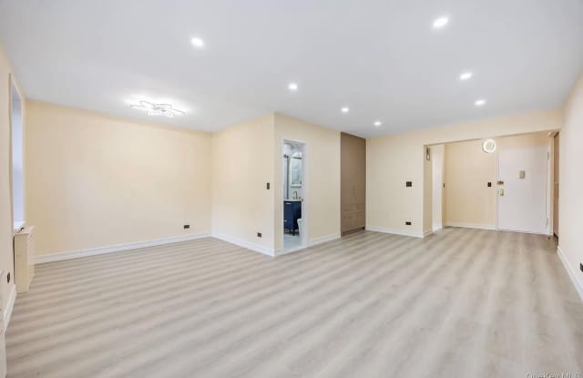 Photo of 100-25 Queens Boulevard