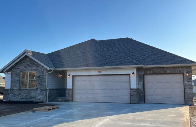 New 3 car Garage - 1362 South Mahn Avenue, Greene County, MO 65802