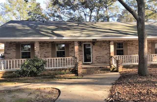 909 Bonita Avenue - 909 Bonita St, Daphne, AL 36526