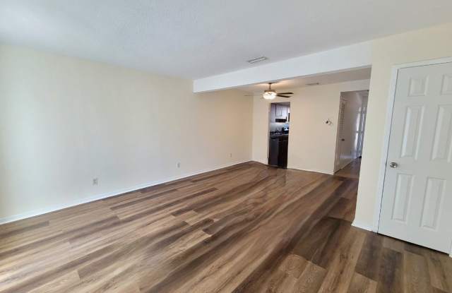 Cute 2 bedroom 1.5 bath 2-Story Townhome in Historic St. Andrews