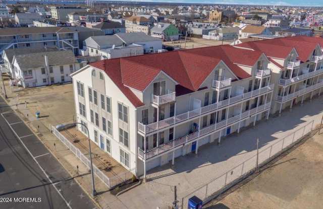 32 Webster Avenue