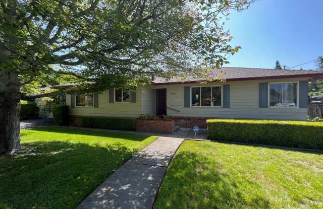 2182 Siesta Lane