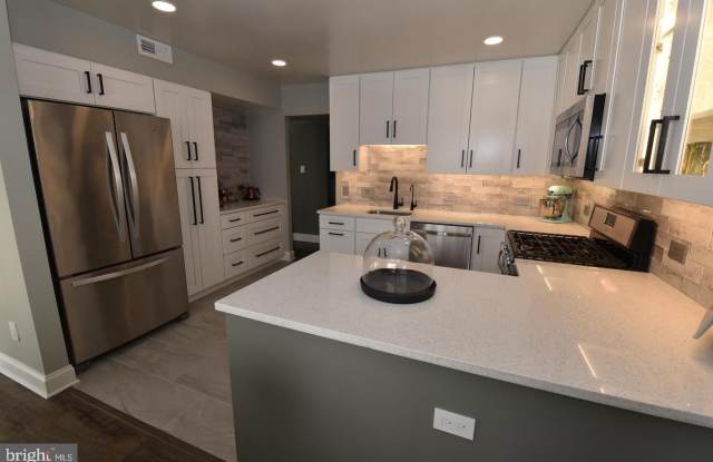 1666 PARKCREST Circle unit: 100