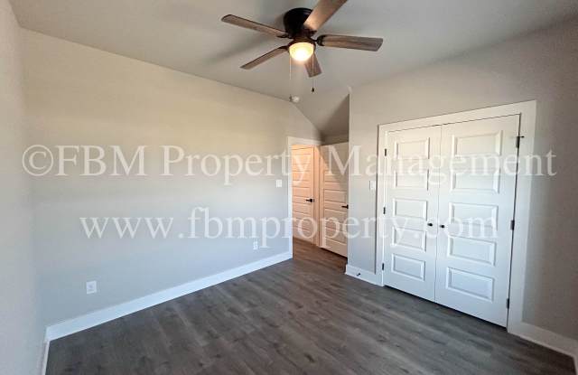 933 Cooksey Court, Unit B - Gorgeous 3 Bedroom, 2.5 Bathroom Townhome in Grandview, TX!