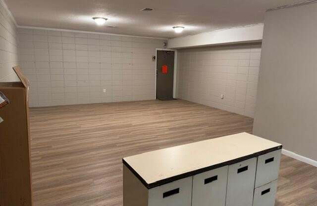 6 NW Hollywood Boulevard