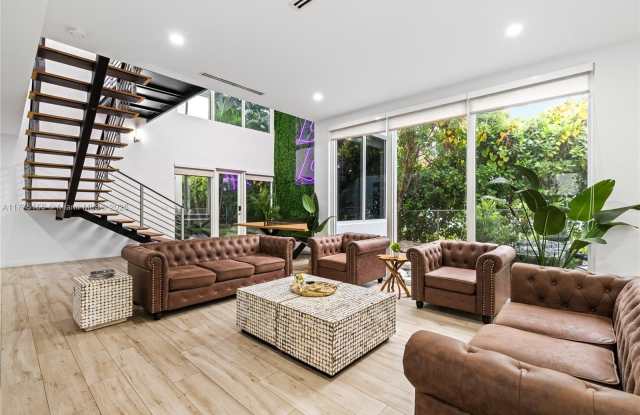 Photo of 1816 SW 23rd St