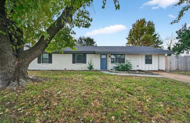 Photo of 604 E Summit Street