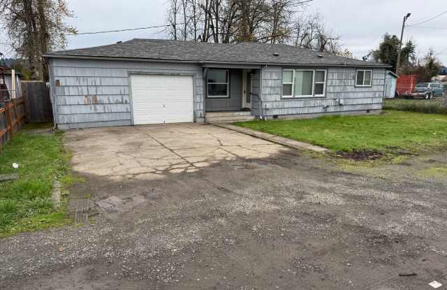 Photo of Updated 3 bedroom 1 bathroom house on a huge lot!