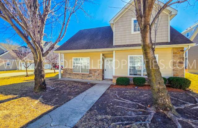 Move in special: 3 Bedroom 2.5 Bathroom Townhome in Urbandale with attached 2 car garage!