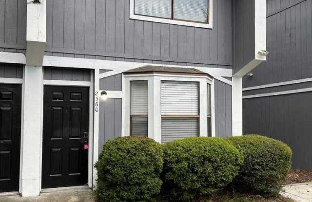 2560 SW 31st Pl