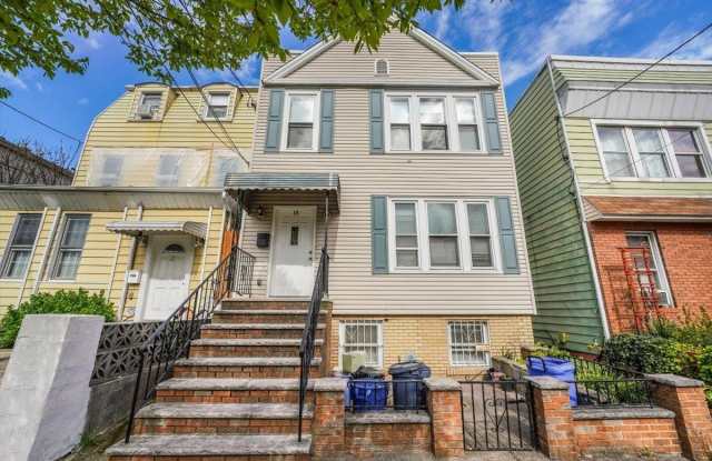 19 HAWTHORNE AVE