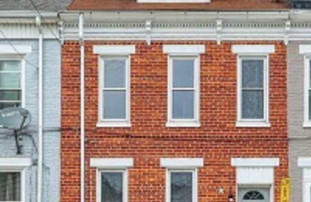 3 Bedroom House, Yard, Near Park-York City SD