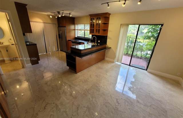 6 Wimbledon Lake Dr