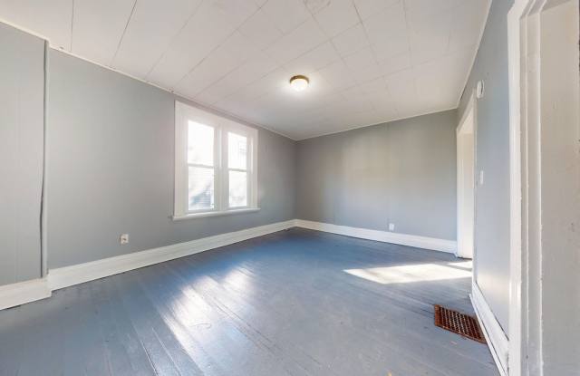 4 bedroom home in Mansfield!