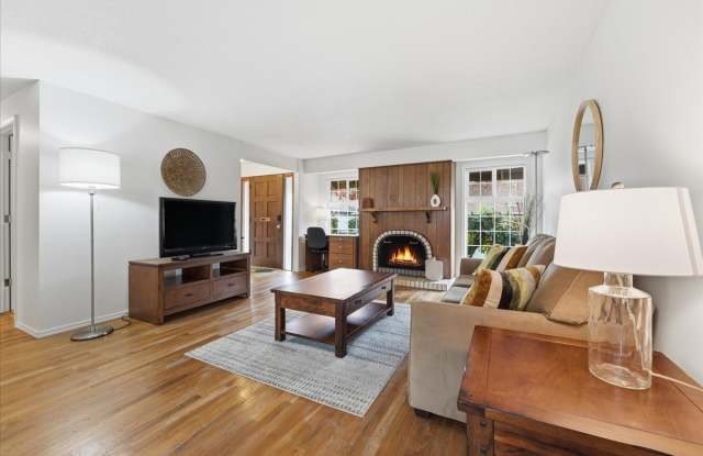 5330 Southwest Mayfair Court