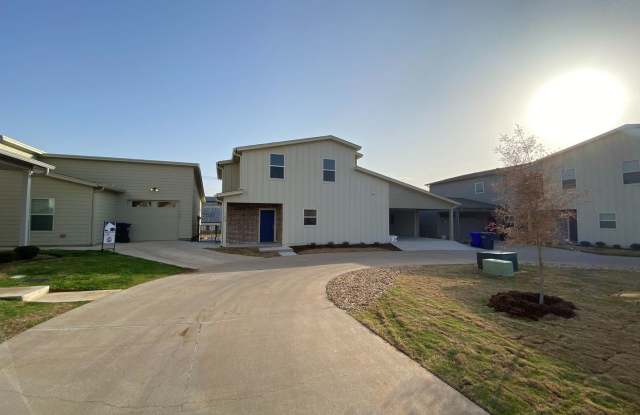 401 Bosque Blvd. #104