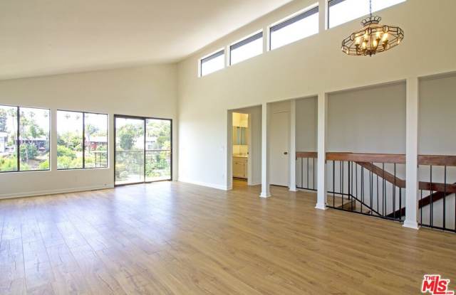 Photo of 1735 N Dillon St