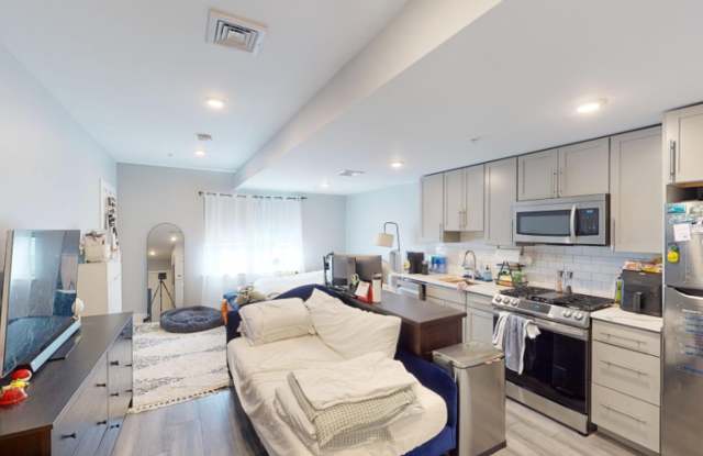 Photo of Studio in luxury building in South Boston $2750