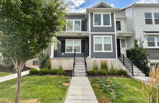 Gorgeous Poolside Corner Townhome at Mountain Ridge!