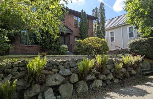 Photo of 2114 7th Ave W