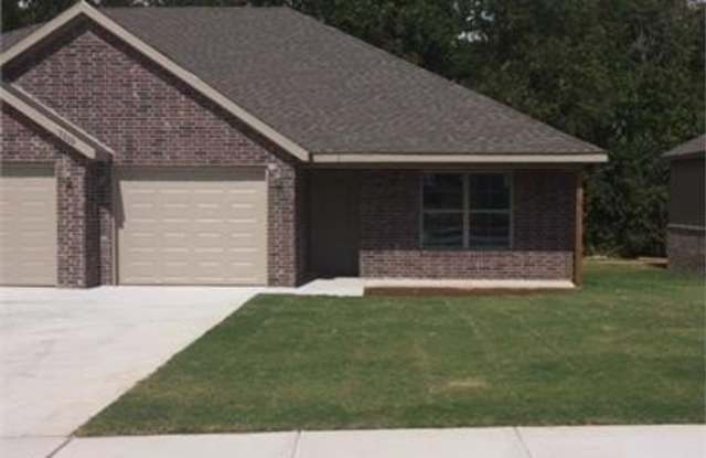 3104  SW Amberwood  AVE Unit #1